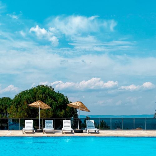 hotel-and-resort-pools2